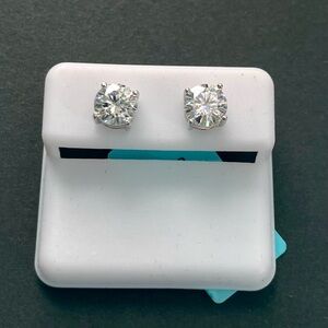 🆕 2.4 ct Luxury Moissanite Earrings sterling silver screw back